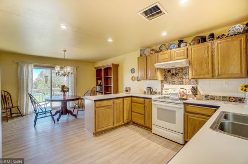 3282 Camelot Dr, Saint Paul MN  55125-2754 exterior
