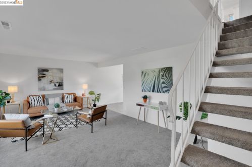 27492 Ponderosa Ct, Hayward CA  94545-4129 exterior