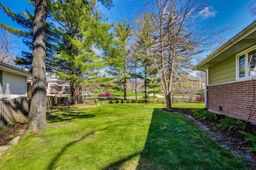 51 Harris Ave, Willowbrook IL  60514-1405 exterior