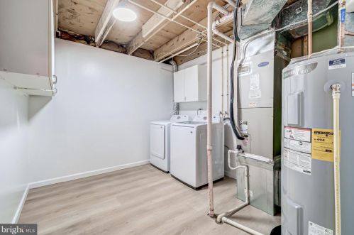 8527 Bauer Dr, Springfield VA  22152-2345 exterior