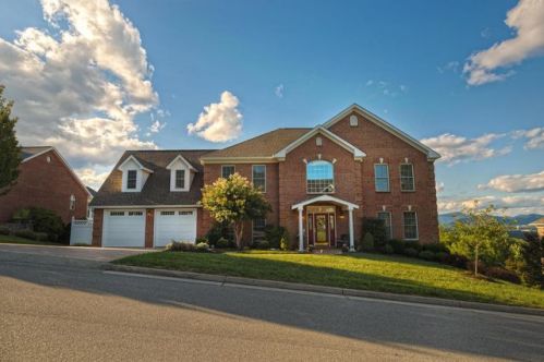 5851 Winnbrook Dr, Roanoke, VA 24018-7894