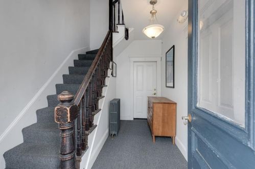 19 Walnut St, Middletown, RI 02840-1915