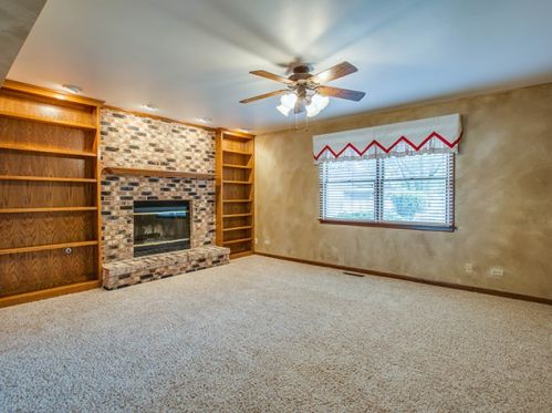 851 New Britton Rd, Carol Stream, IL 60188-4600