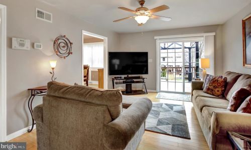 16 Mill Pond Dr, Lancaster PA  17603-7411 exterior