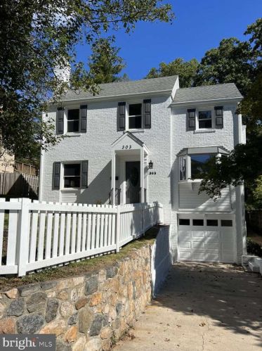 303 Greenwich Ln, Silver Spring MD  20910-4232 exterior