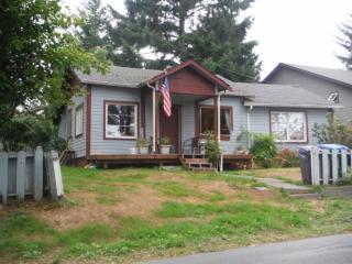 6752 Center St, Suquamish, WA 98392-9688