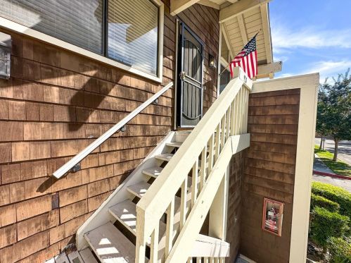 928 Crossbow Ln, Anaheim, CA 92804-4275