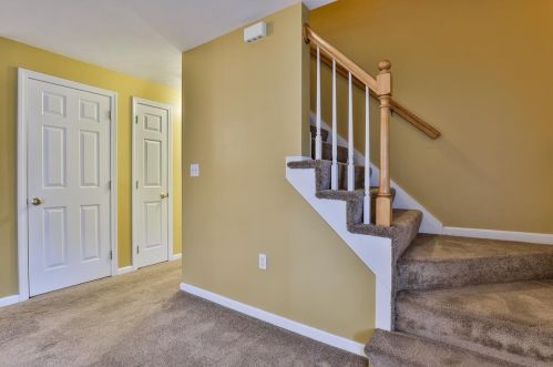 38 Scottsdale Dr, Hudson NH  03051-3750 exterior