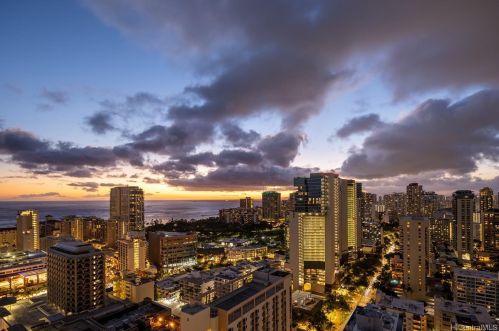 2240 Kuhio Ave, Honolulu HI  96815-2898 exterior