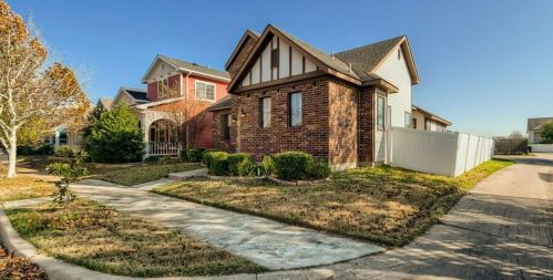 1520 Spanish Moss Way, Aubrey, TX 76227-7753