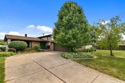 2000 Azalea Dr, Hammond, IN 46322-2307