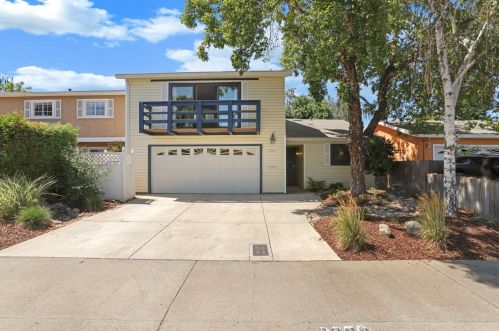 2208 Newbury Cir, Lodi, CA 95240-6615