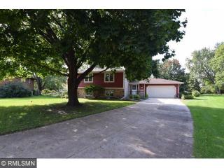 1812 Bielenberg Ct, Saint Paul, MN 55125-1556