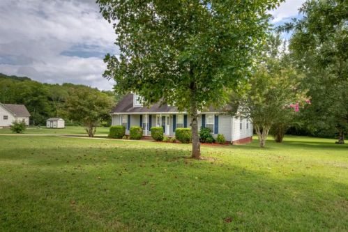 108 Fieldstone Dr, Pulaski, TN 38478-9557