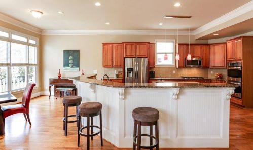 2556 Brookline Cir, Atlanta GA  30319-3693 exterior