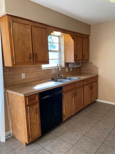 609 Plantation Dr, Angleton TX  77515-3323 exterior