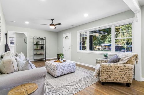 2880 Laurel Ln, Atlanta, GA 30344-2310