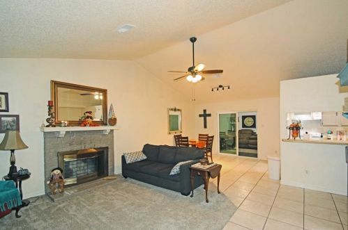 4624 Moss Rose Dr, Fort Worth, TX 76137-1819