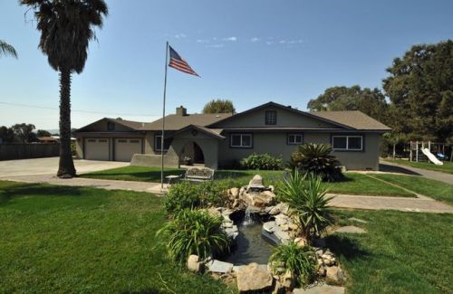 10585 Center Ave, Gilroy, CA 95020-9282
