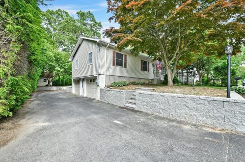 9 Myrtle Rd, East Hampton, CT 06424-1926