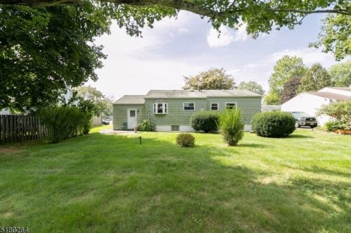 4 Lawrence Dr, Hackettstown NJ  07840-2510 exterior