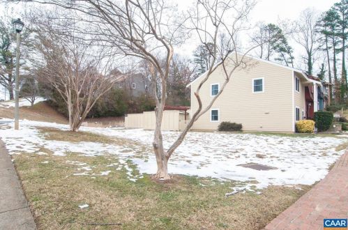 27 Woodlake Dr, Charlottesville, VA 22901-1331