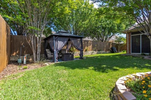 2729 White Rock Dr, Fort Worth TX  76131-2048 exterior