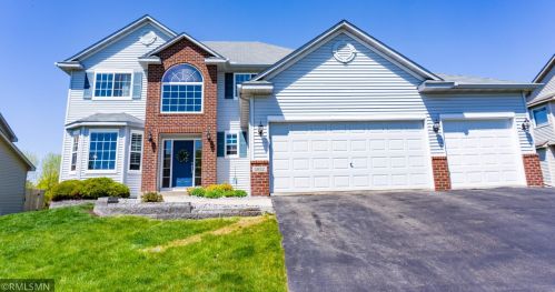 1932 Fountain Ln, Minnetrista, MN 55387