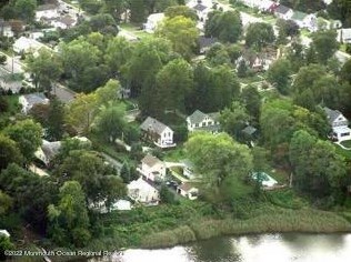 37 Hubbard Ave, Tinton Falls NJ 07701-5532 exterior