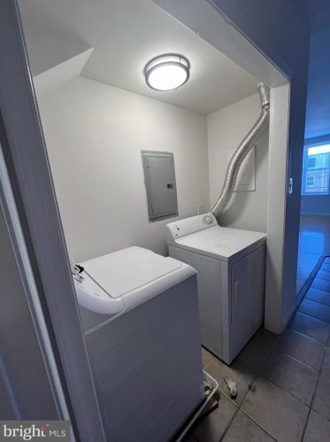 2427 10th St, Philadelphia PA  19133-1614 exterior