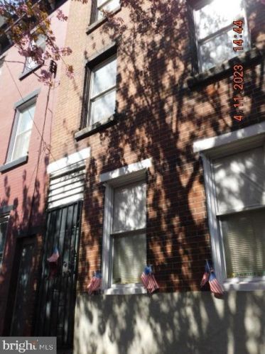 1613 Eyre St, Philadelphia, PA 19125-2703