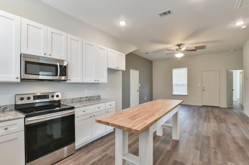 2013 Langston St, Fort Worth TX  76105-3622 exterior