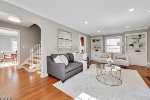 2 Edgewood Rd, Chatham Township, NJ 07928-2081