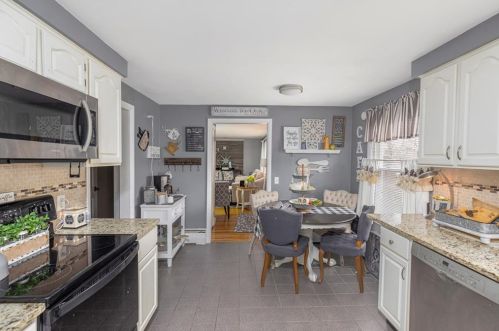 11 Belaire Dr, Providence, RI 02919-3309