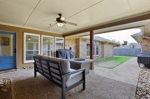 1932 Chesham Dr, Carrollton TX 75007-2403 exterior