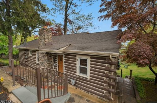 11 Scenic Dr, Parsippany, NJ 07834-3315