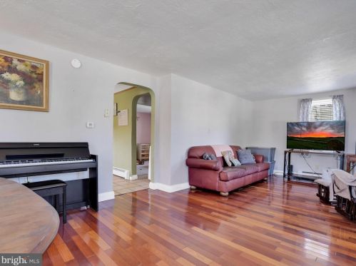 112 Fame Ave, Hanover PA 17331-1585 exterior