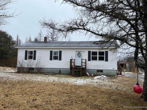 27 Smithfield Dr, Machias, ME 04654-3416