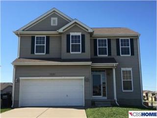 2404 Walnut Creek Dr, Omaha, NE 68046-8066