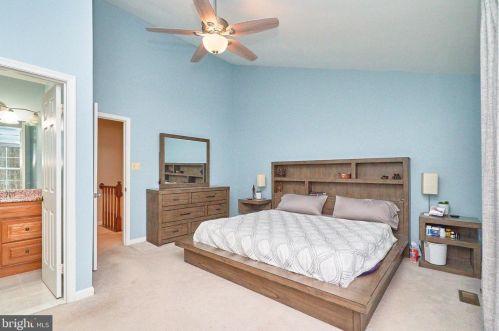 6740 Sunset Woods Ct, Springfield VA  22015-4241 exterior