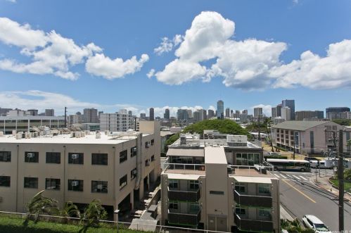 1215 Alexander St, Honolulu HI  96826-1237 exterior