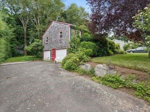 49 Overhill Rd, Warren, RI 02885-2906
