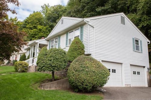 26 Pequot Rd, Plainville, CT 06062-1815