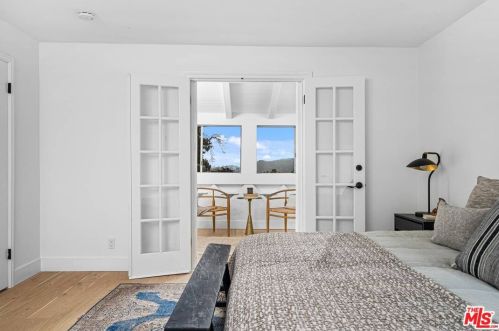 873 Cumberland Rd, Glendale CA  91202-1049 exterior