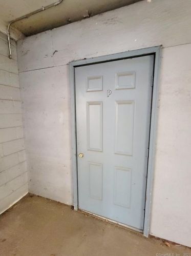 219 Broad St, Meriden CT  06450-6501 exterior