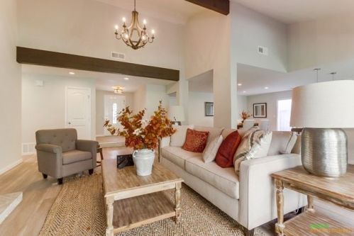 2754 Levante St, Carlsbad, CA 92009-8120