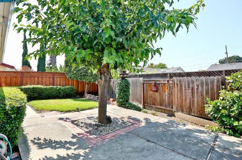 1793 Sattler Dr, Concord CA  94519-1422 exterior