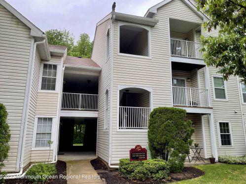 124 Walden Cir, Trenton NJ  08691-3444 exterior