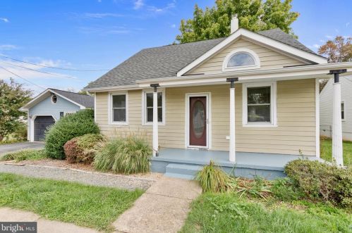 104 Pershing Ave, Leesburg, VA 20176-2034