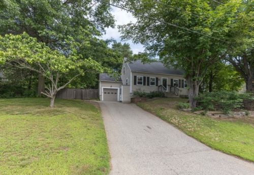 89 Diamond Dr, Portsmouth, NH 03801-3569